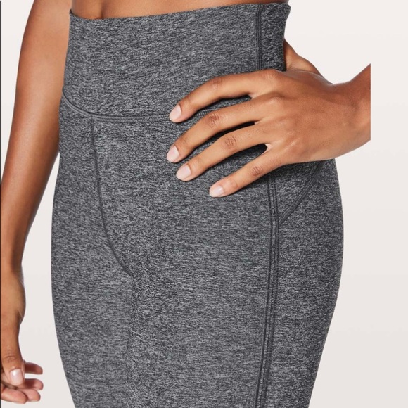 Lululemon Tied To It Crop, Sz 6 - Picture 7 of 7